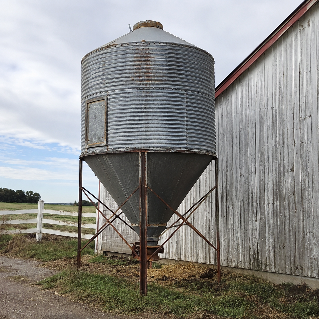 2 Ton Galvanized Feed Hopper